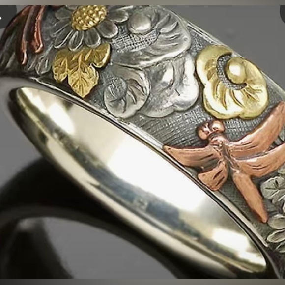 Jewelry - Vintage Retro Carved Colorful Ring-Size 7